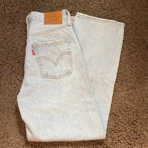 Levi’s rib cage straight ankle. Never been worn, 26x27